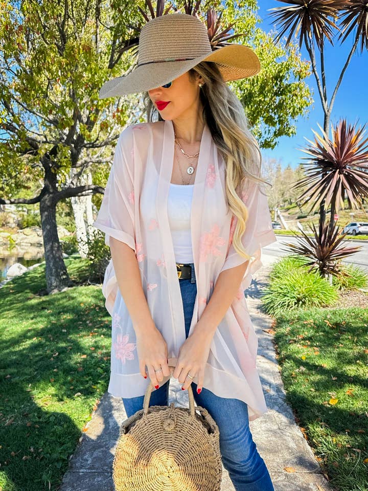 Fard à joues Cardigan kimono à broderies florales Blush Sheer en vente sur Faire4