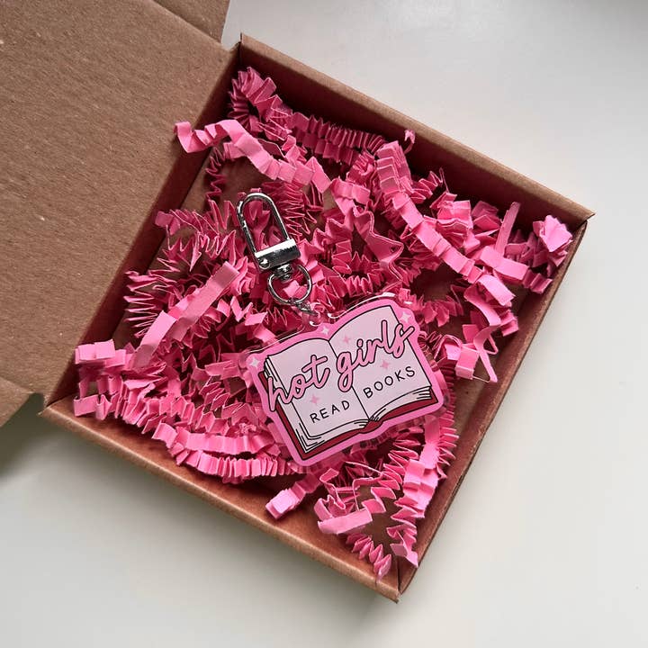 Hotte piger læser bøger Nøglering Bogorm Bogelsker Lyserød gave for engroshandel hos Dolly’s Doodles