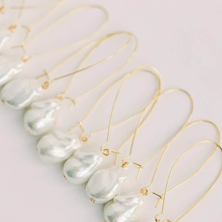 St Armands Designs of Sarasota - Vente Boucles d'oreilles pendantes - Boucles d'oreilles à enfiler minimalistes en perles naturelles1