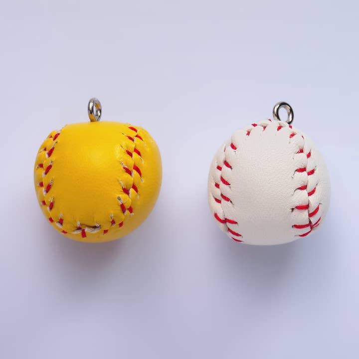 Vit guldpläterad vit baseboll, gul mjukbollsläder flerdimensionell 3D-berlock | M466 för wholesale av Aim Eternal