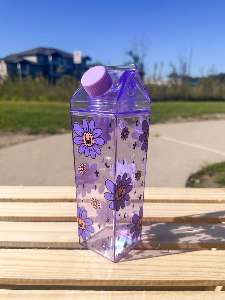 Set di bottiglie di cartone per latte con fiori e faccina sorridente a forma di zucca per la vendita all'ingrosso da parte di Shop Alloe | Print & Media Co.