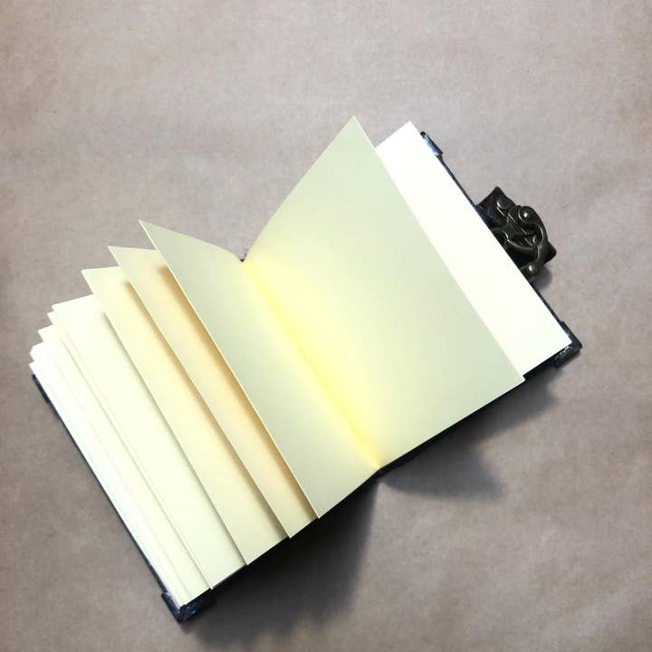 ML Marcaleather - Wholesale Journal/Diary - Mini Skull with Bone Leather Journal Notebook Sketchbook1