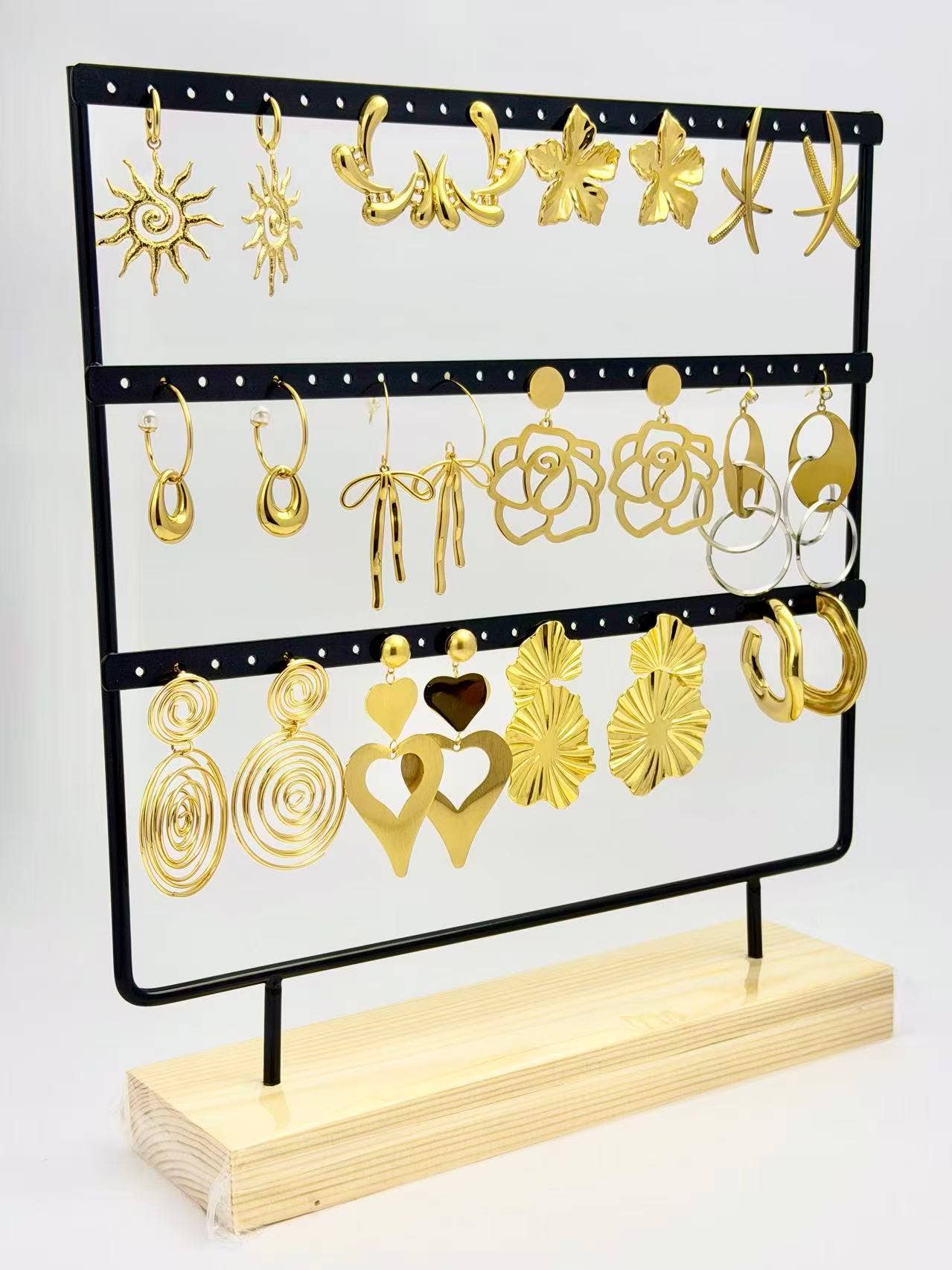 COSMOS - Vendita all'ingrosso Parure di gioielli - Lotto 12 paia di orecchini in acciaio inossidabile su espositore2