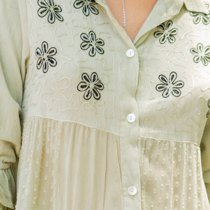 Young Threads - Vente Chemise à col boutonné – femme - Blouse brodée mexicaine pour femmes à taille froncée (NOUVEAU)10