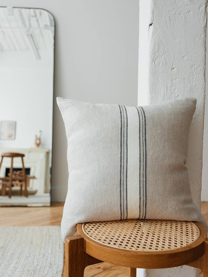 Housse de Coussin en Lin Casa - Disponible en 4 Couleurs pour la vente par Linen Way Inc.
