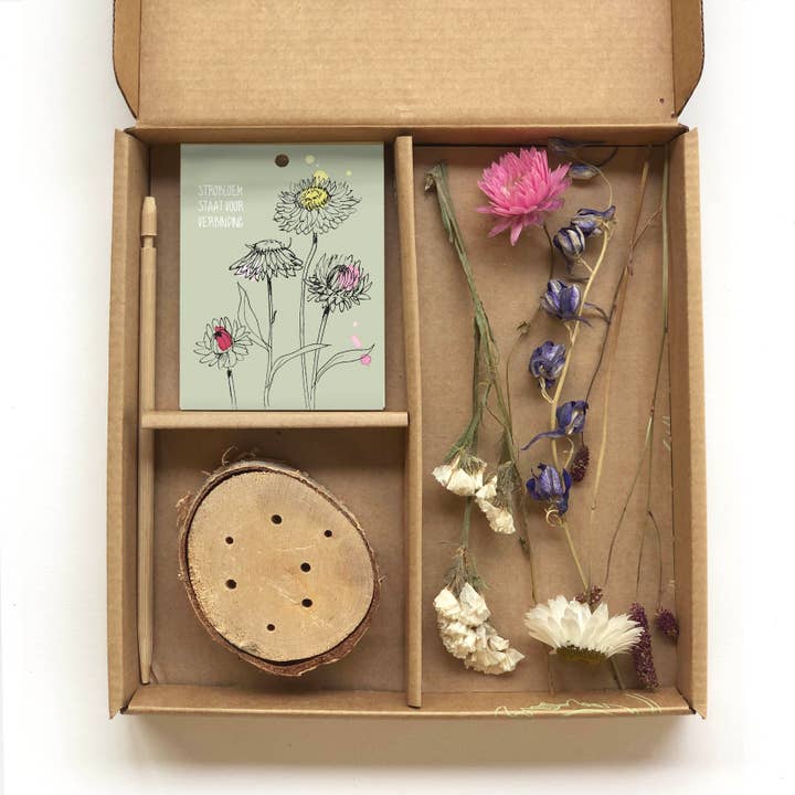 Veer&Moon - Wholesale Dried/Pressed Flowers - Droogbloemen doosje '(droog-) bloemetje voor jou'2