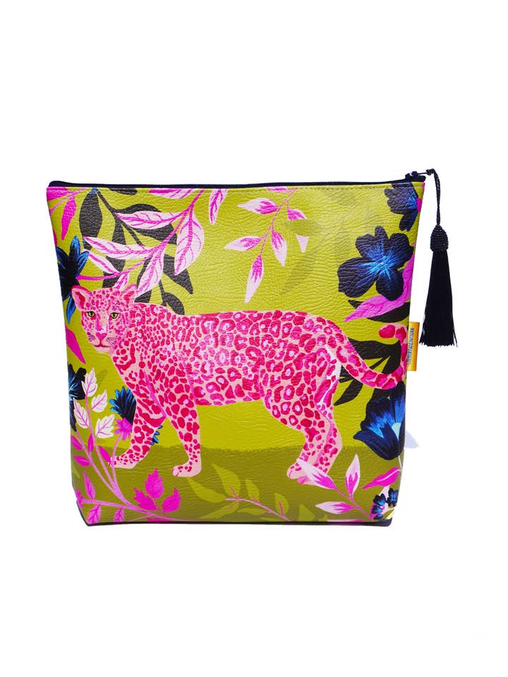 Pink leopard vegan leather cosmetic bag for wholesale by Lousurfacepattern