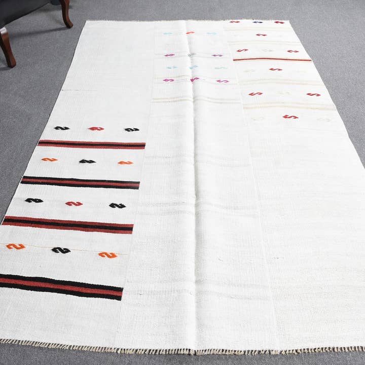 Vintage Rug, Large 5.1x8.4 ft Turkish Rug, White Red Polka dot Wool Rug for wholesale by Vintage Rugs Loom