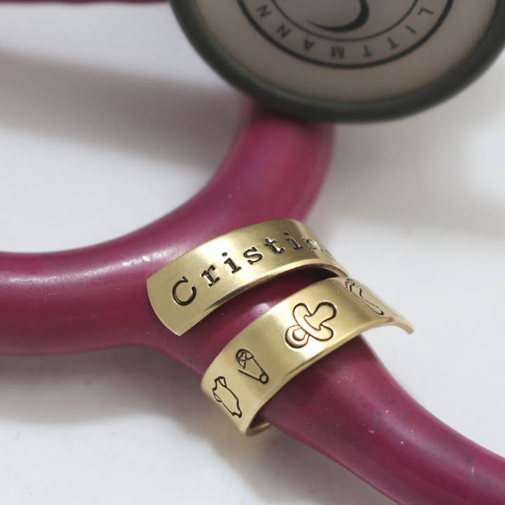 Stethoskop-ID & Anhänger - Hebamme, Krankenschwester, CNM, OB Geschenk für den Großhandel von The Silver Diva