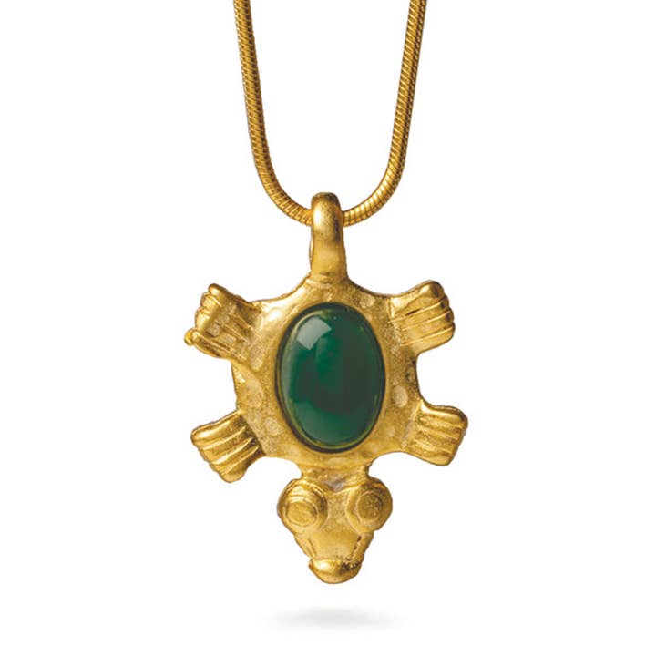 Förkolumbianskt sköldpaddshänge med grön agat för wholesale av Discoveries, Inc.