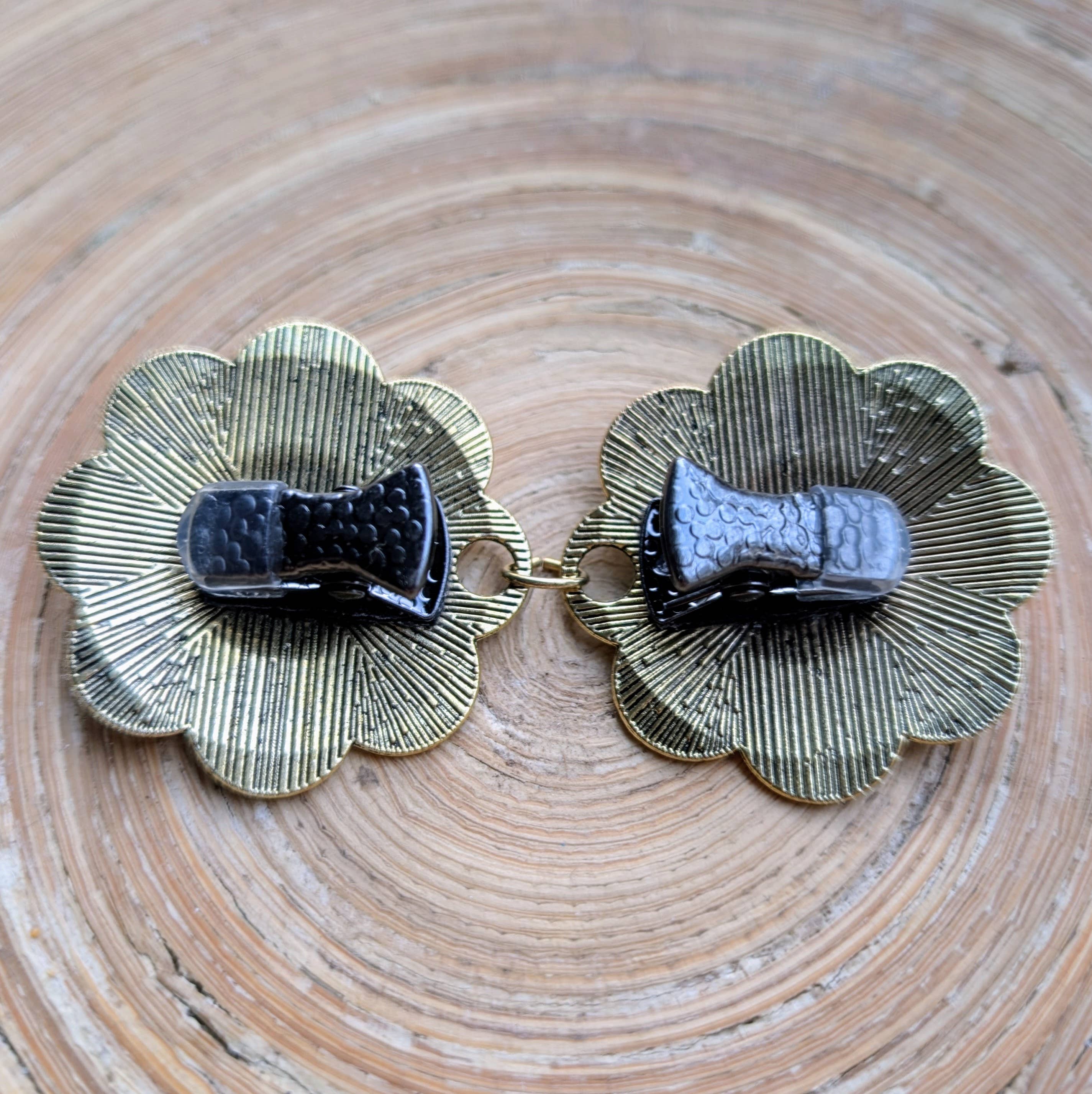 Cristina SJ creative shop - Wholesale Broche - Gouden sluiting van lagen en sjaal, Arabische tekening, jassluiting7