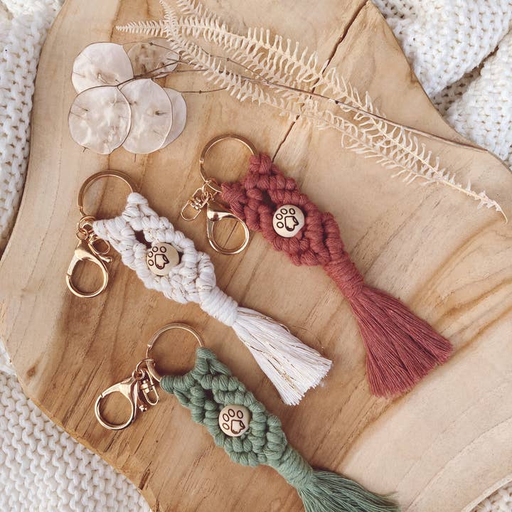 Elbknoten – wholesale Keychain – Women's – Macrame Keychain for Animal Lovers | Paw Design