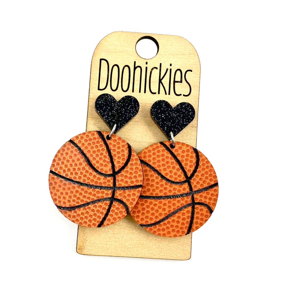 Doohickies - Vente Boucles d'oreilles pendantes - Pendentifs de basket-ball en forme de cœur personnalisés de 2 pouces - Boucles d'oreilles de sport0