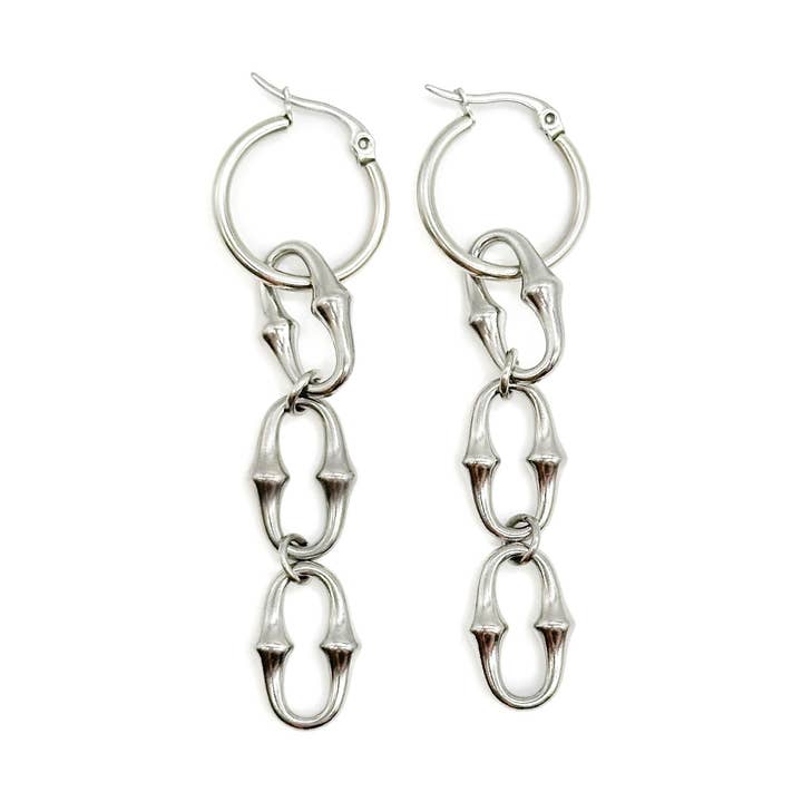 Boucles d'oreilles créoles Chaîne Revenant pour la vente par Mysticum Luna