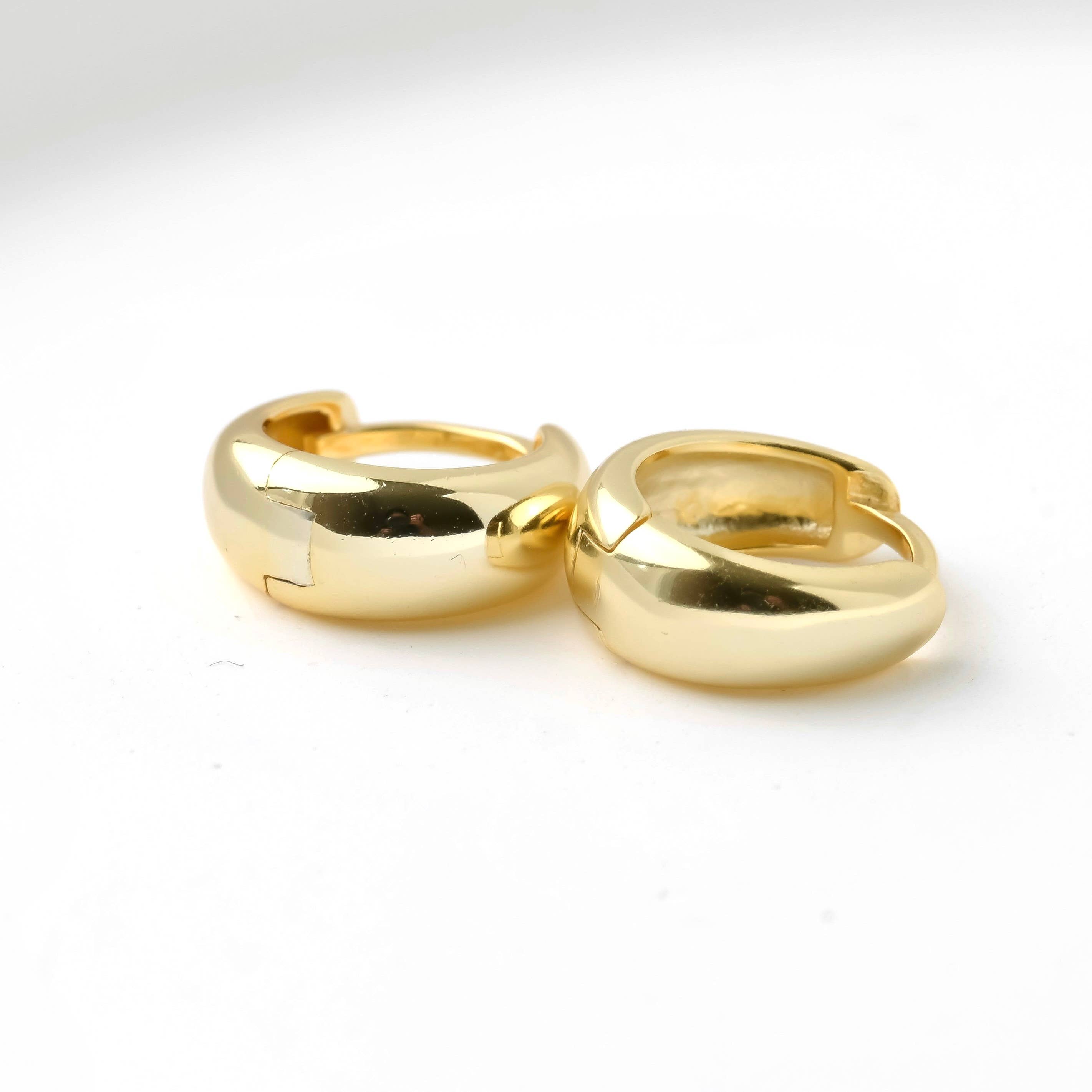 Blueyejewelry - Wholesale Huggie Earrings - Sterling Silver Huggies - Dainty and Bold Small Huggie Hoops1