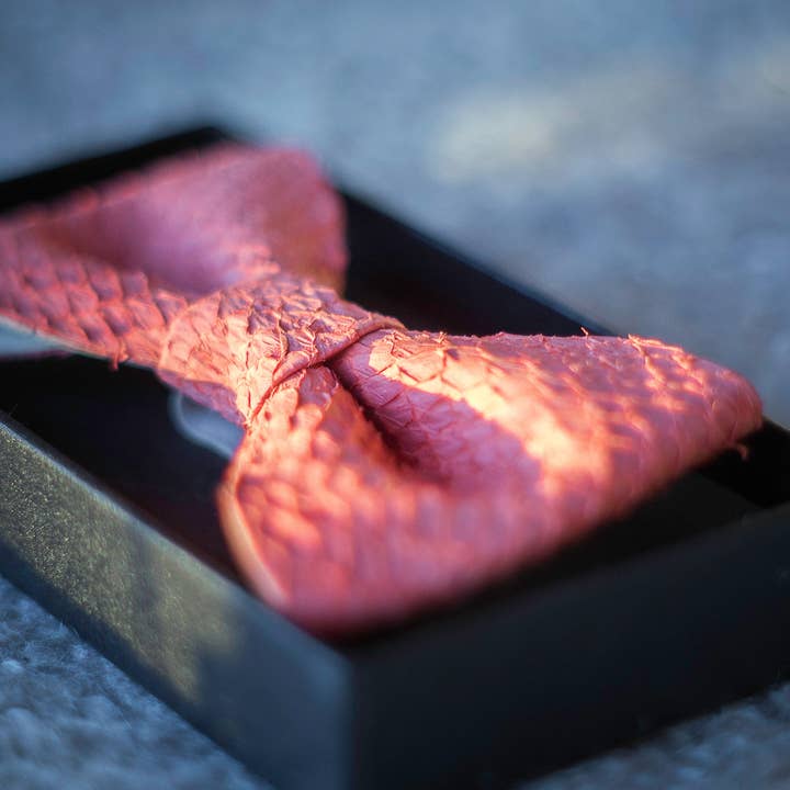 Fliege aus Fischleder für den Großhandel von Fish Leather Studio