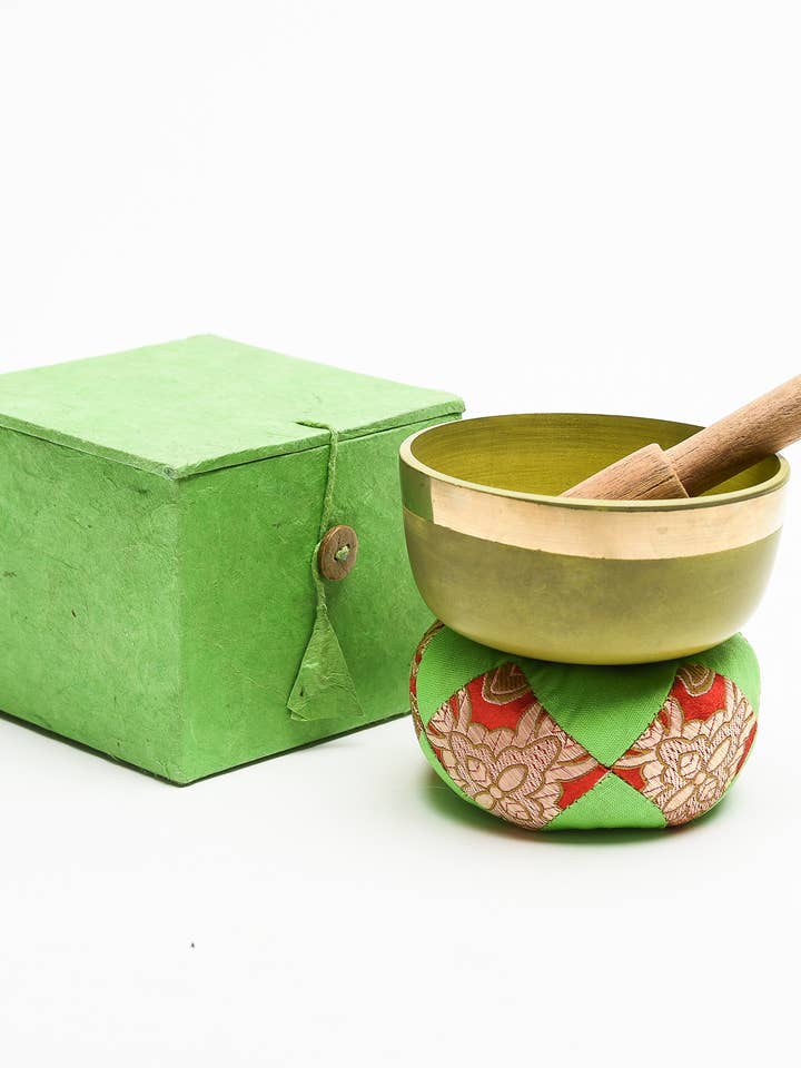 Ändlös Knut Tryckt Grön Sjungande Skål för wholesale av The Collection Royal / Royal Handicrafts