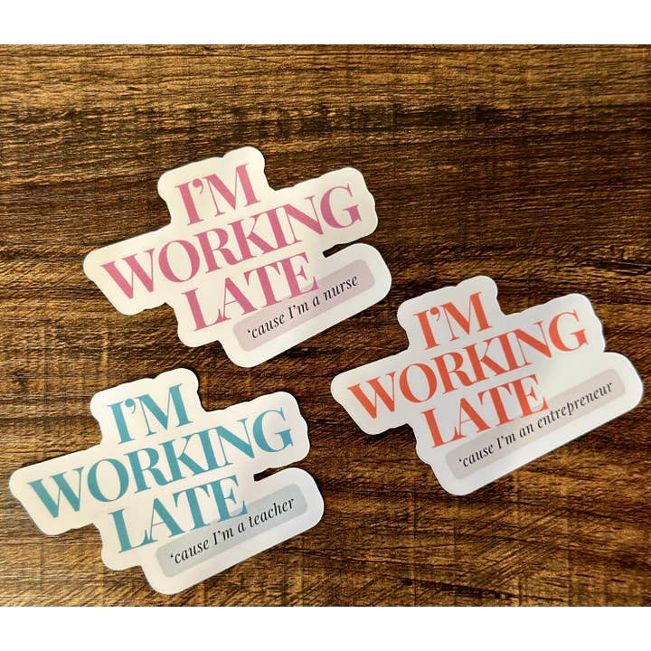 Catrina & Create - Vente Autocollant - Autocollant en vinyle Working Late Teacher | Humour corporatif1