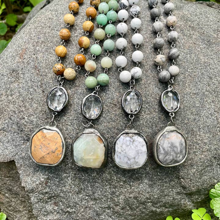 Grace & Grit Living by Amy Louise - Wholesale Halskettinghanger - Shasta halsketting van gesoldeerde steen en kristal.8