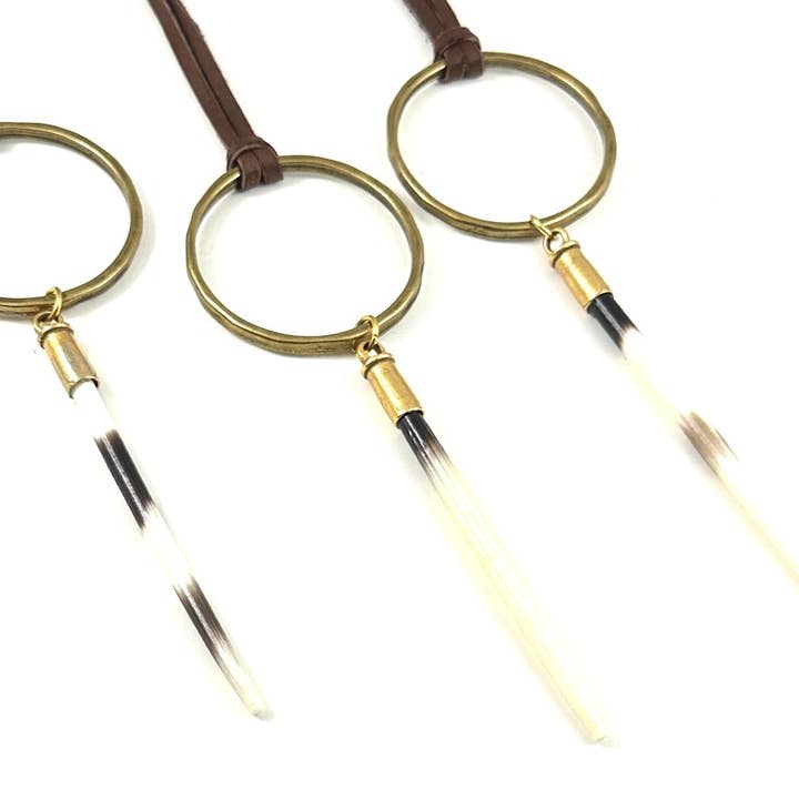 African Porcupine Quill - Collier circulaire en laiton antique pour la vente par Crunchy Diva Designs