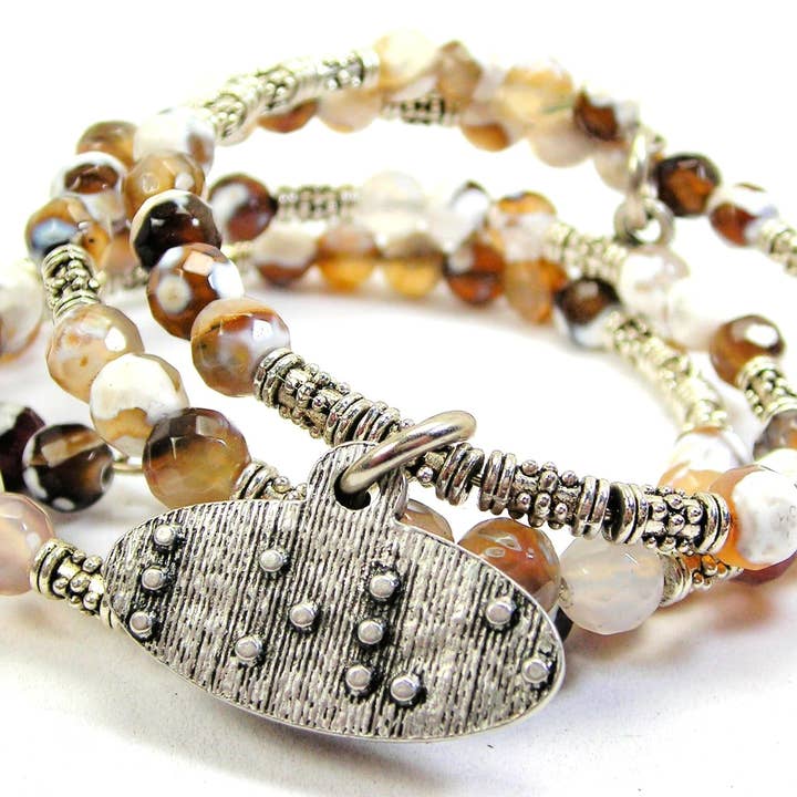 Bracelet en agate à quartz microcristallin Love In Braille pour la vente par Chubby Chico Charms