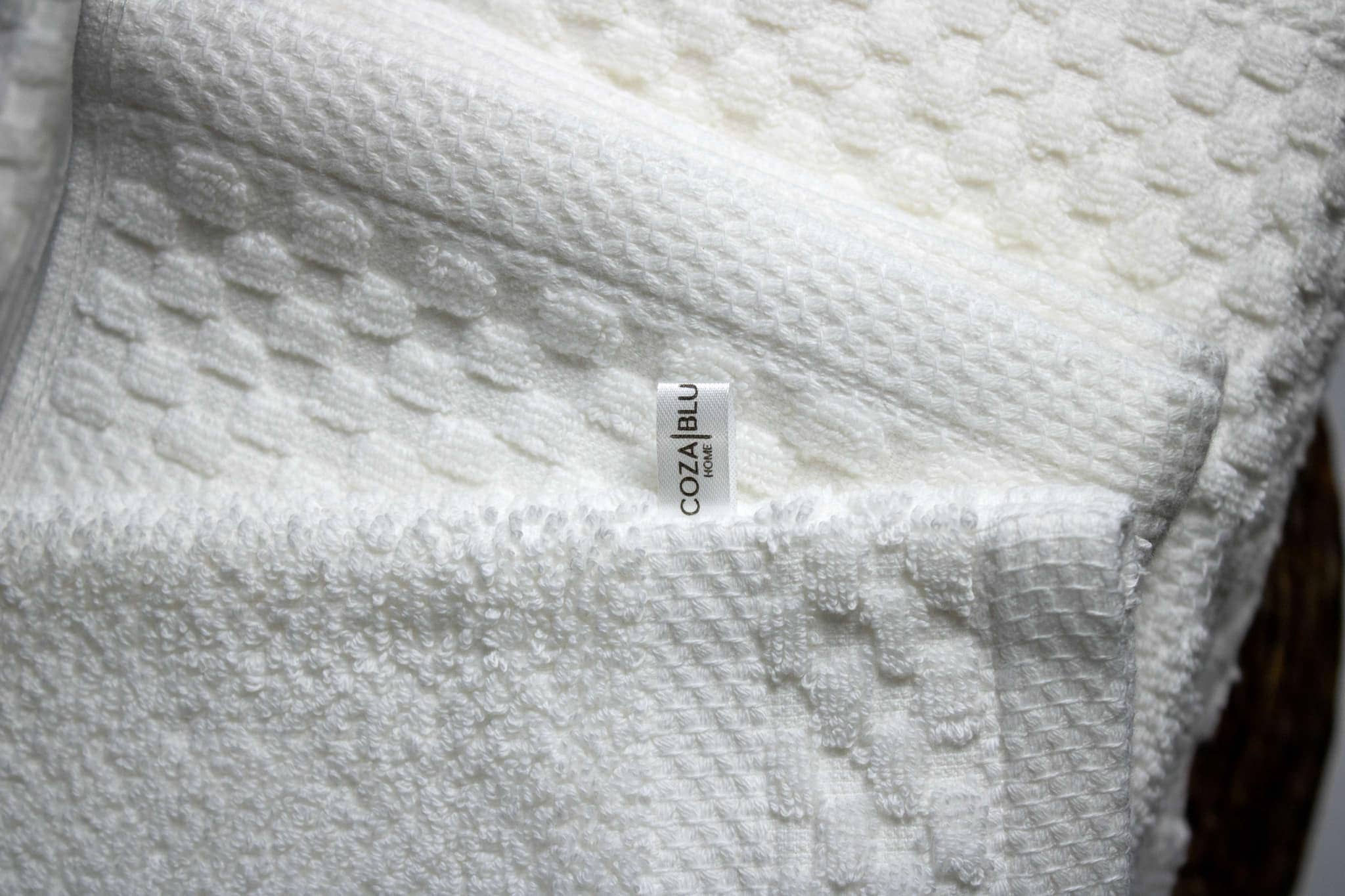 Bianco Set di 7 Asciugamani in Cotone 100% Testurizzato 700 GSM Bianco per Hotel in vendita all'ingrosso su Faire3