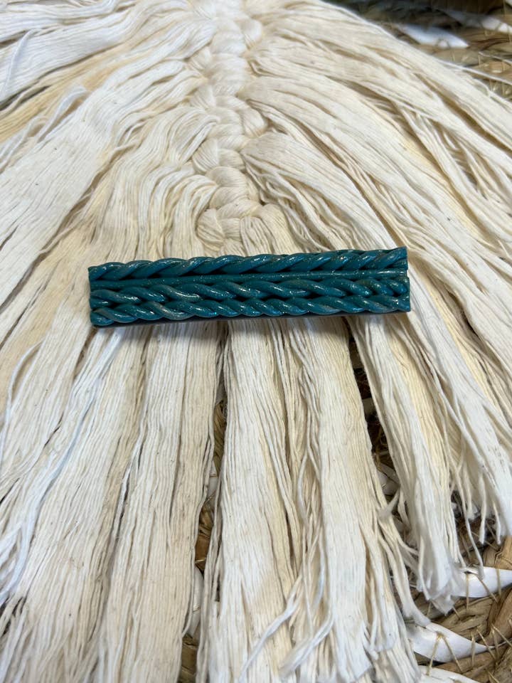 Teal flettet klip for engroshandel hos Rae and Clay