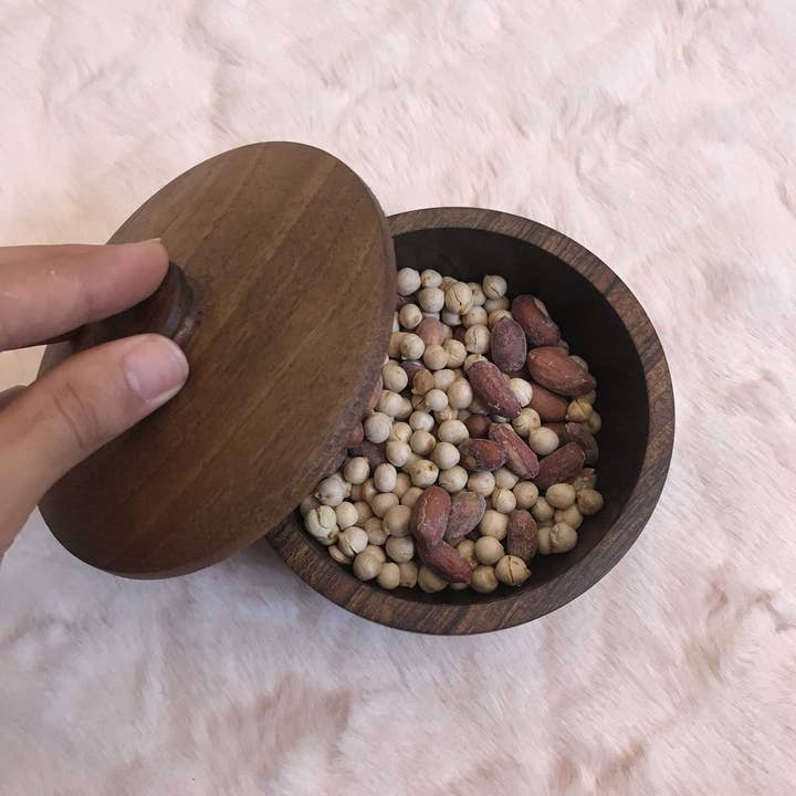 Soucoupe en bois de noyer avec couvercle, plateau de service en noyer pour fruits secs, design en noyer en bois, parfait pour fruits secs, miel, huile, confiture, design en noyer en bois. pour la vente par AtlasPerles