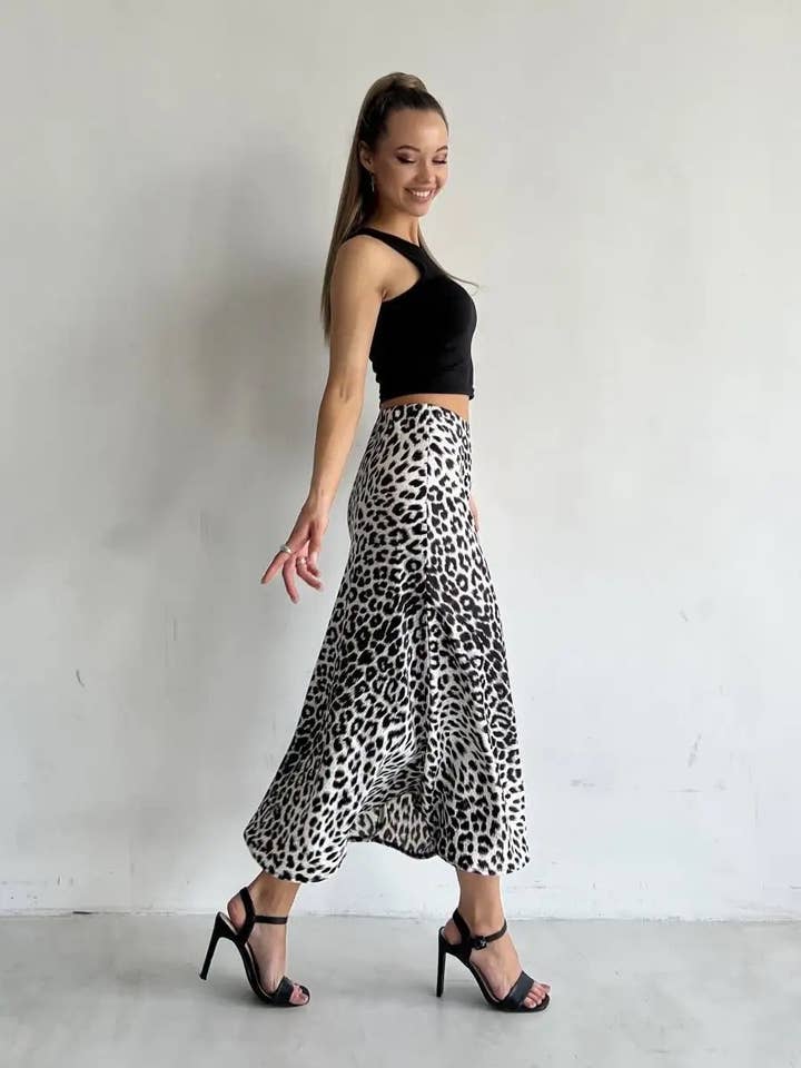 Lily Clothing - Wholesale Skirt - Women's - SEXY SATIN LEOPARD PRINT HIGH-WAISTED SKIRT1