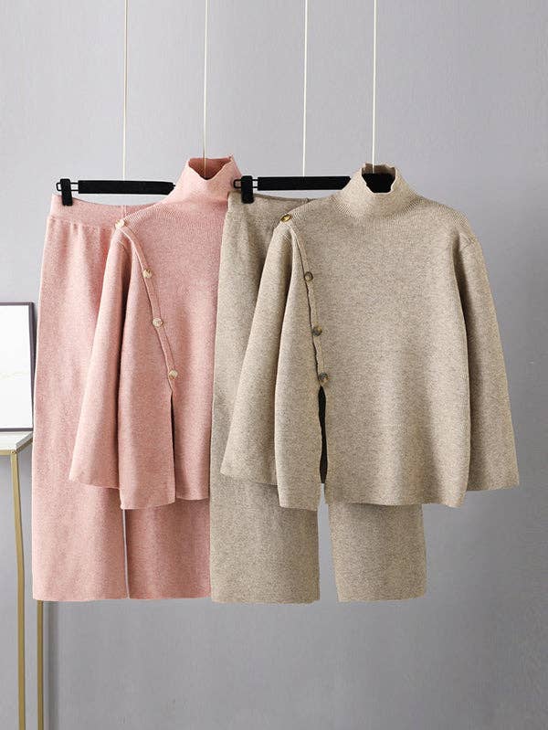 ShieldChic - Vendita all'ingrosso Completo top e pantaloni (NON loungewear) - Donna - Set Due Pezzi: Maglione a Collo Alto con Spacco Anteriore e Bottoni Sciolti in Colore Solido & Pantaloni a Gamba Larga Urbani4