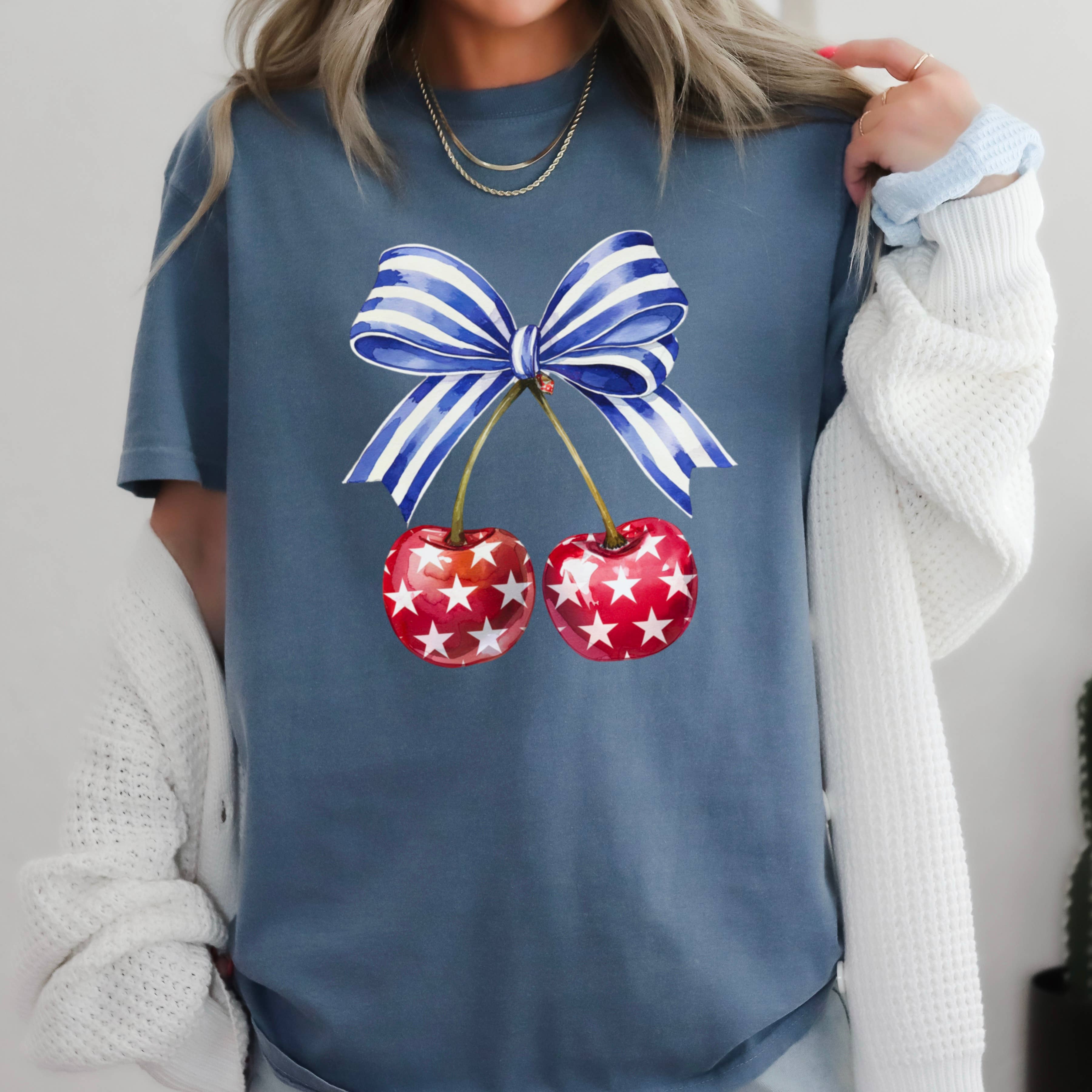 Shoppe SHC – Großhandel T-Shirt (Grafikdruck) – Damen – Coquette Kirschen 4. Juli Grafikshirt | Komfortfarbe18