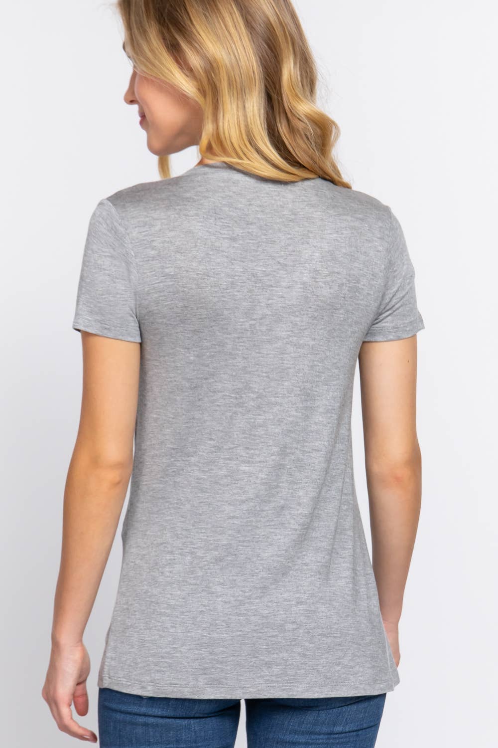 Active Basic | Active USA – Großhandel T-Shirt – Damen – Kurzärmliges Top mit V-Ausschnitt und Tasche5