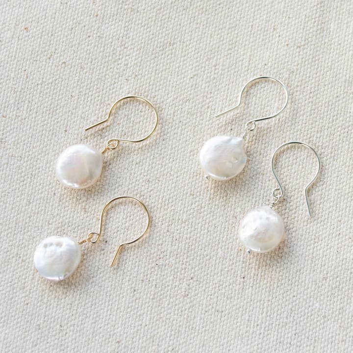 Orecchini con gancio di perle per la vendita all'ingrosso da parte di Kaju Creations