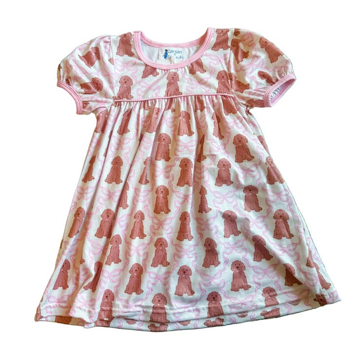 Carson og Venner Goldendoodles Printet Kjole for engroshandel hos Carson & Friends