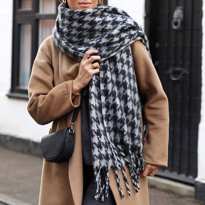 Lisa Angel - Wholesale Scarf - Women's - Charcoal Houndstooth Winter Scarf