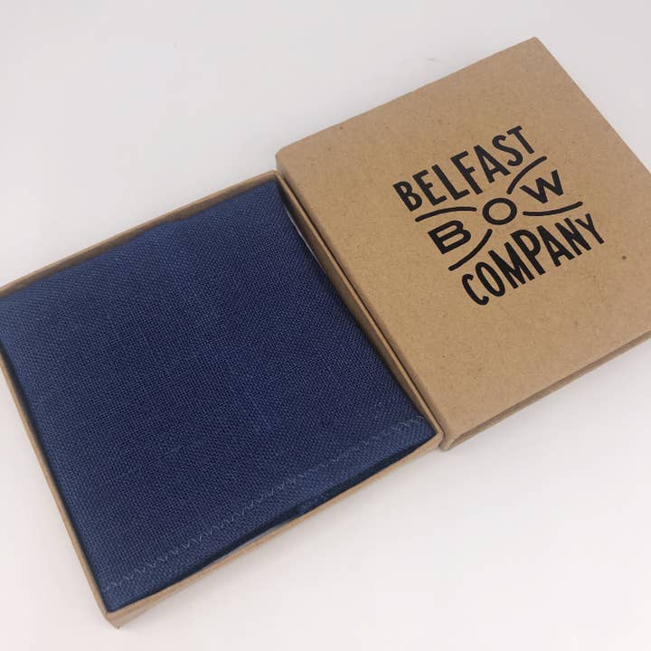 Belfast Bow Company - Vendita all'ingrosso Fazzoletto da taschino - Uomo - Pochette in lino irlandese in blu navy1