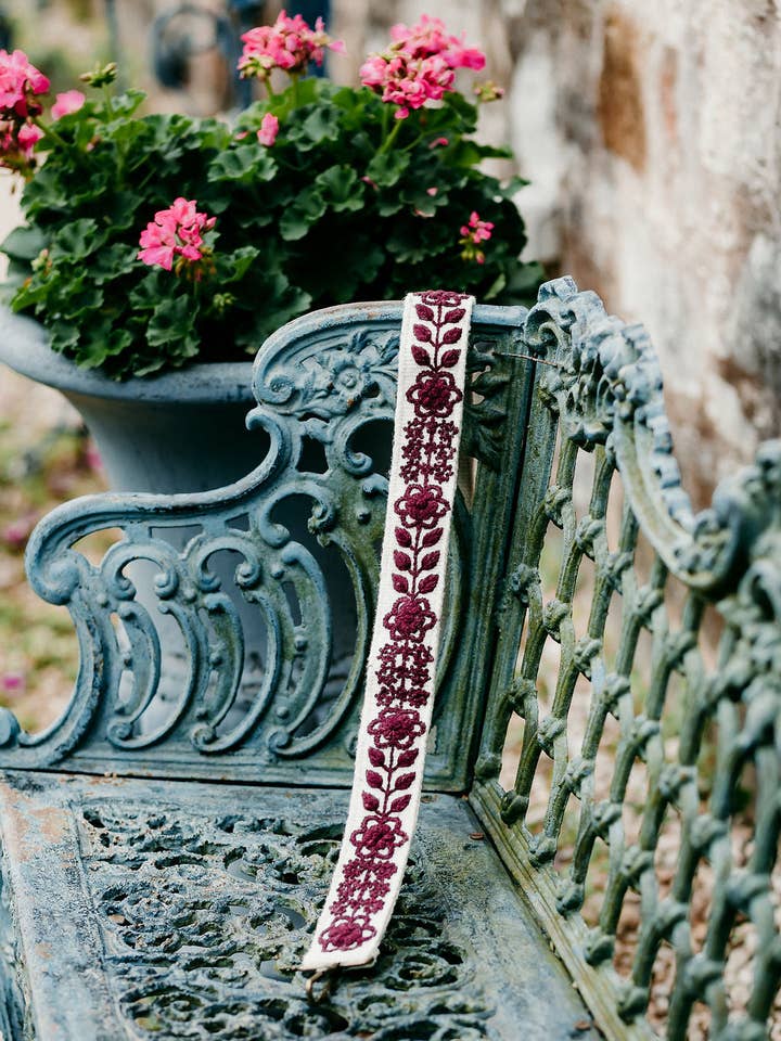 Grande sangle de sac à main blanche et marron pour la vente par Madeline Parks®