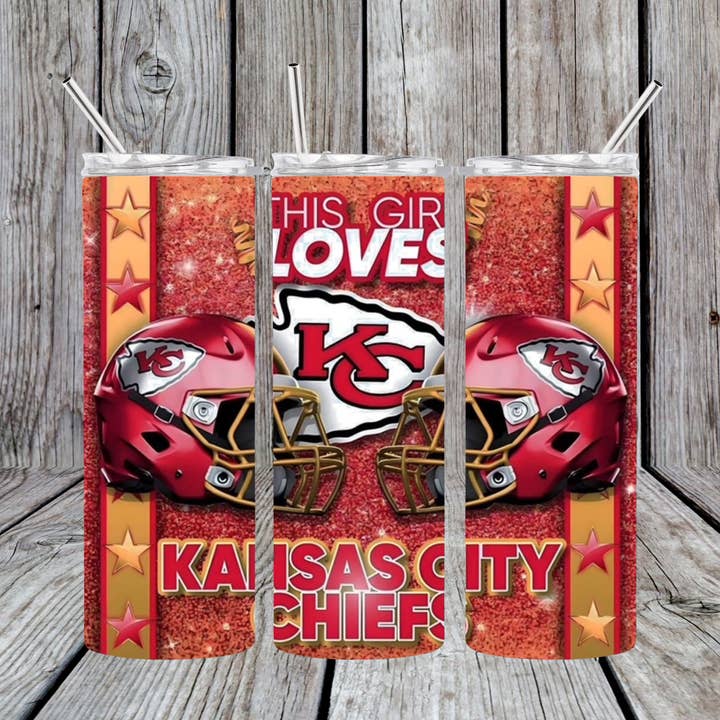 Gobelet skinny This Girl Loves KC Chiefs Football 20 oz pour la vente par Dogwood Graphics & Design