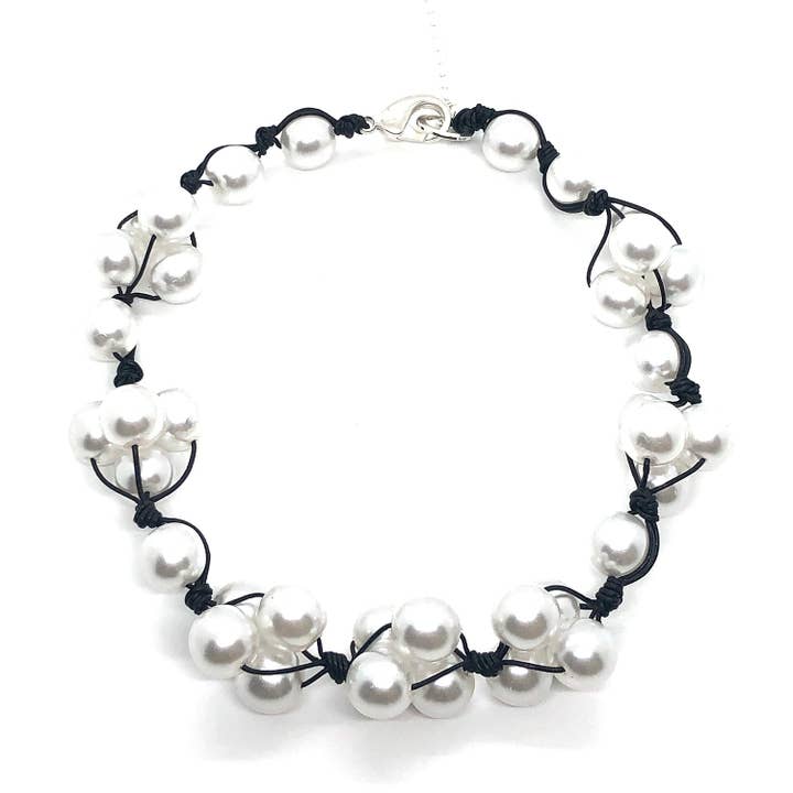 Collier en cuir tressé avec perles de verre pour la vente par Deborah Grivas Designs