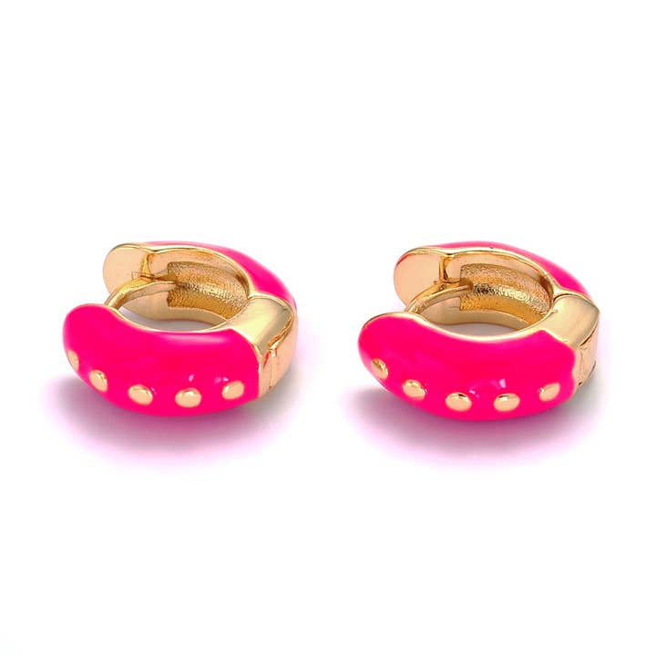 Boucles d'oreilles huggie en cartilage dorées, rose vif, rose bébé, noires, blanches, émaillées vertes à pois pour la vente par Simply Jewels