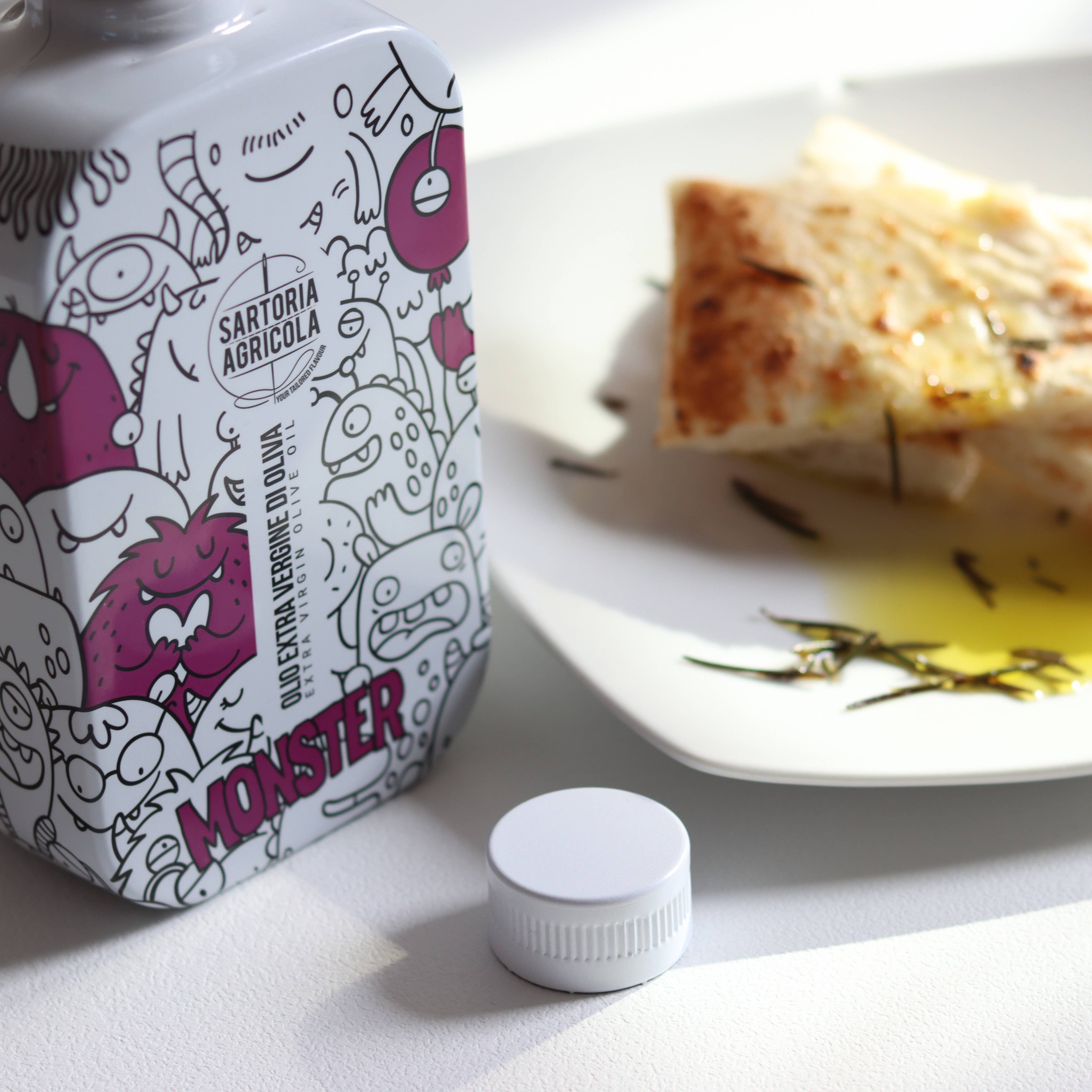 Donna Francesca – wholesale Olive oil – MONSTER - EVO Oil - Made in Italy Premium 500 ml2