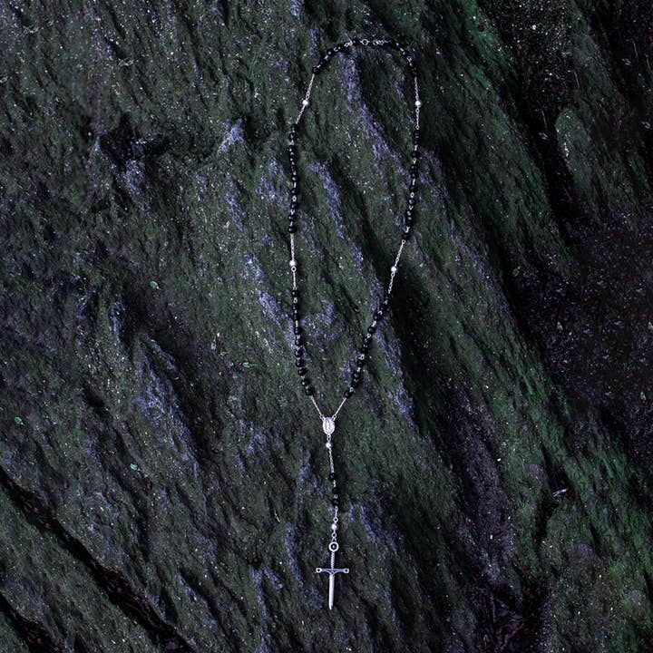 Collier Épée Chapelet en Onyx pour la vente par NicolasAmbrosio