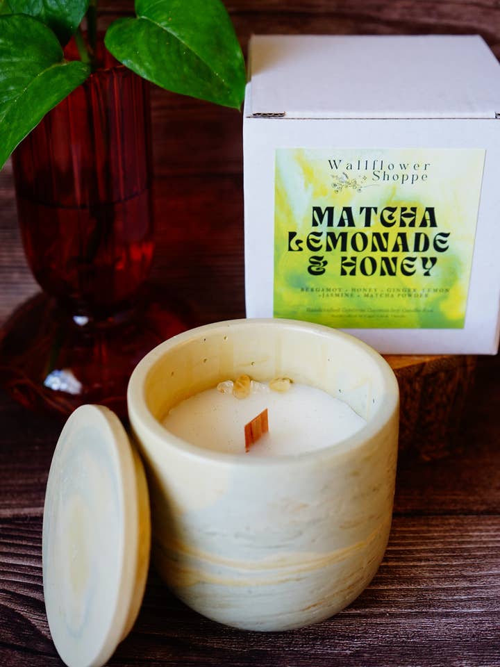 Bougie en béton Matcha Limonade & Miel pour la vente par The Wallflower Shoppe