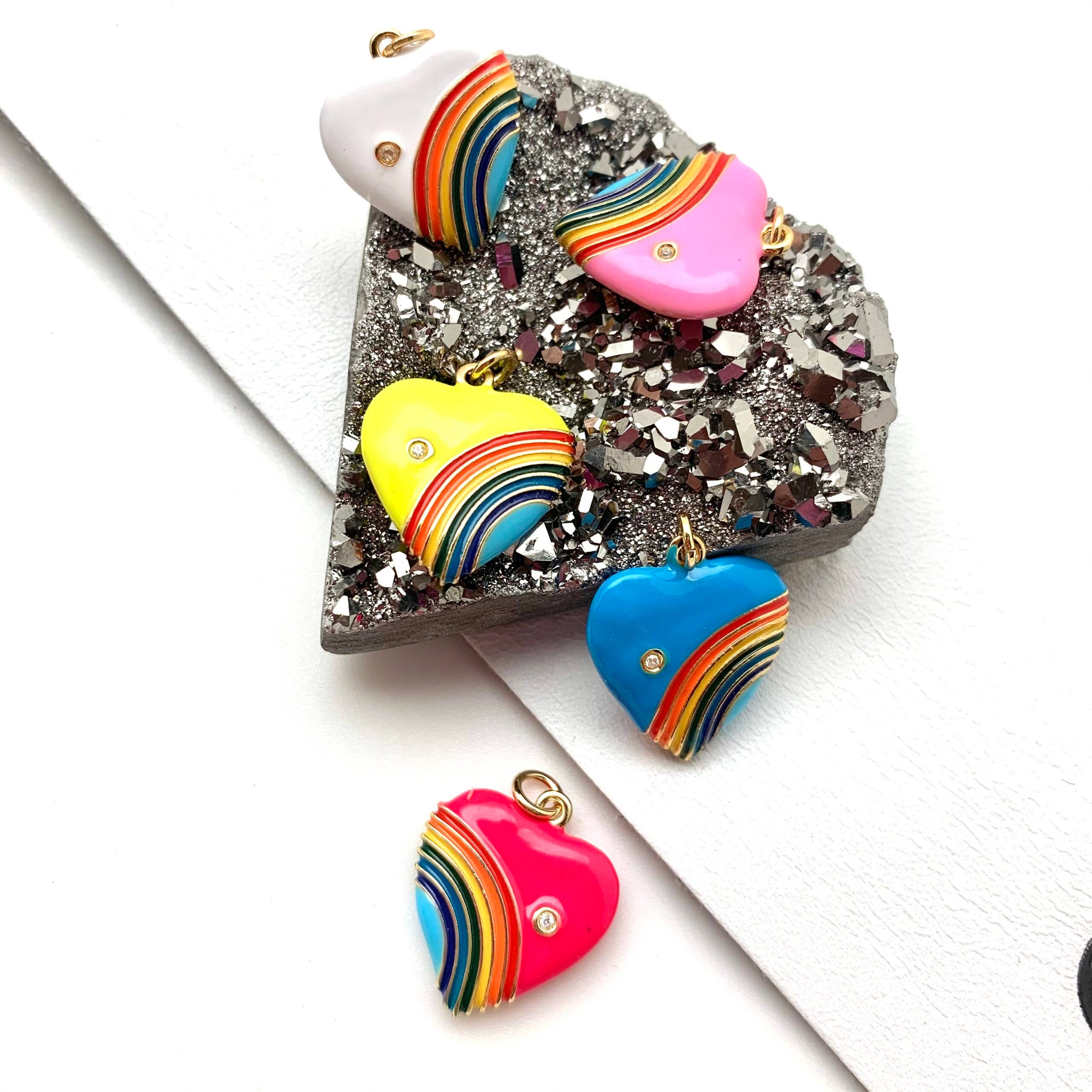 Karli Buxton - Vente Breloques/médailles personnalisées - Coeur arc-en-ciel1