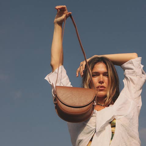 Sook Stainable - Wholesale Crossbodytas - Dames - Coco - Apple Skin duurzame leren schoudertas met zadel, bruin