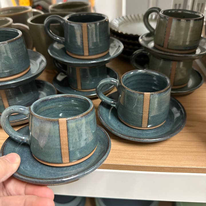Handgjord keramisk espressokopp och fat - Blå / Grön för wholesale av Covet Ceramics | Napa Valley