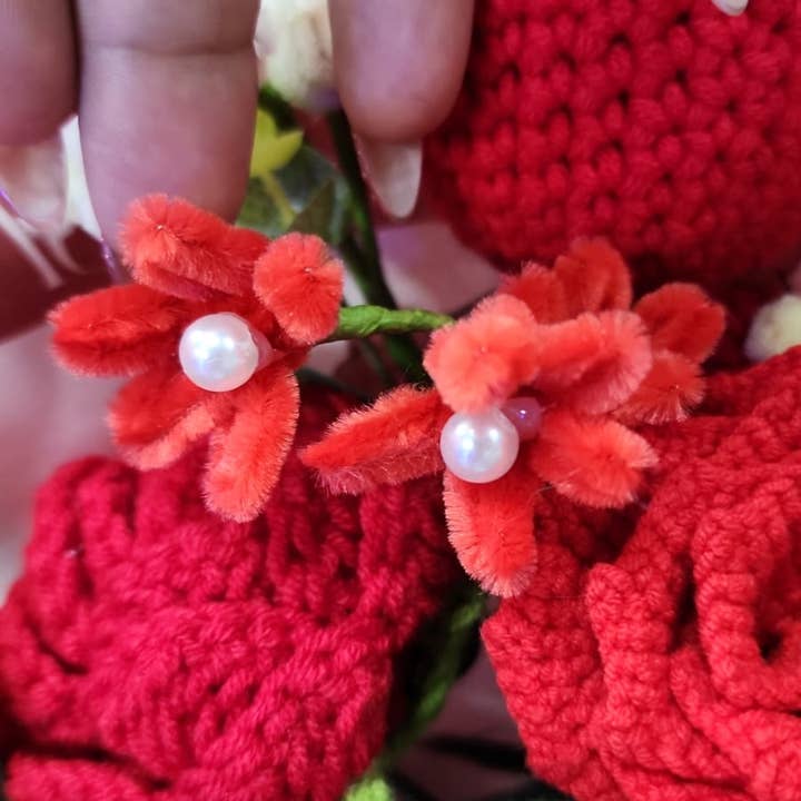 Large Crochet Roses Bouquet Red for wholesale on Faire4