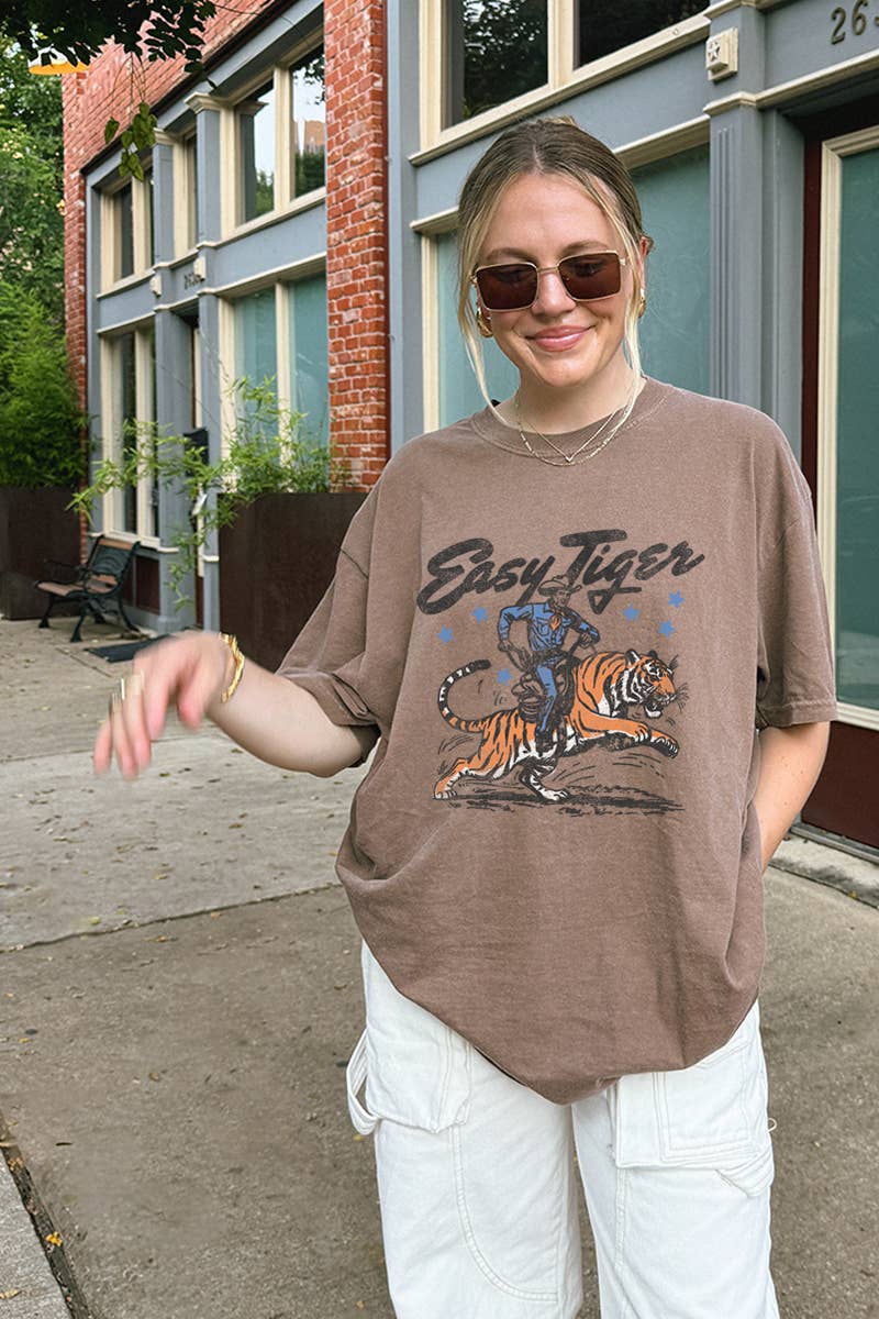 Illustrated Society – Großhandel Tunika – Damen – EASY TIGER T-SHIRT MIT VINTAGE-GRAFIK IN ÜBERGRÖSSE6