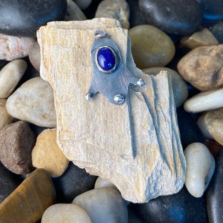 Spring Blooms Lapis-Anhänger für den Großhandel von SNJD Boutique