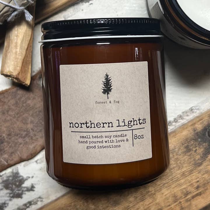 Candela di soia in piccoli lotti versata a mano da 8 once - Northern Lights per la vendita all'ingrosso da parte di forest & fog
